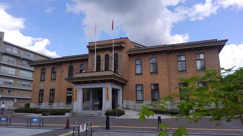 県議会議事堂